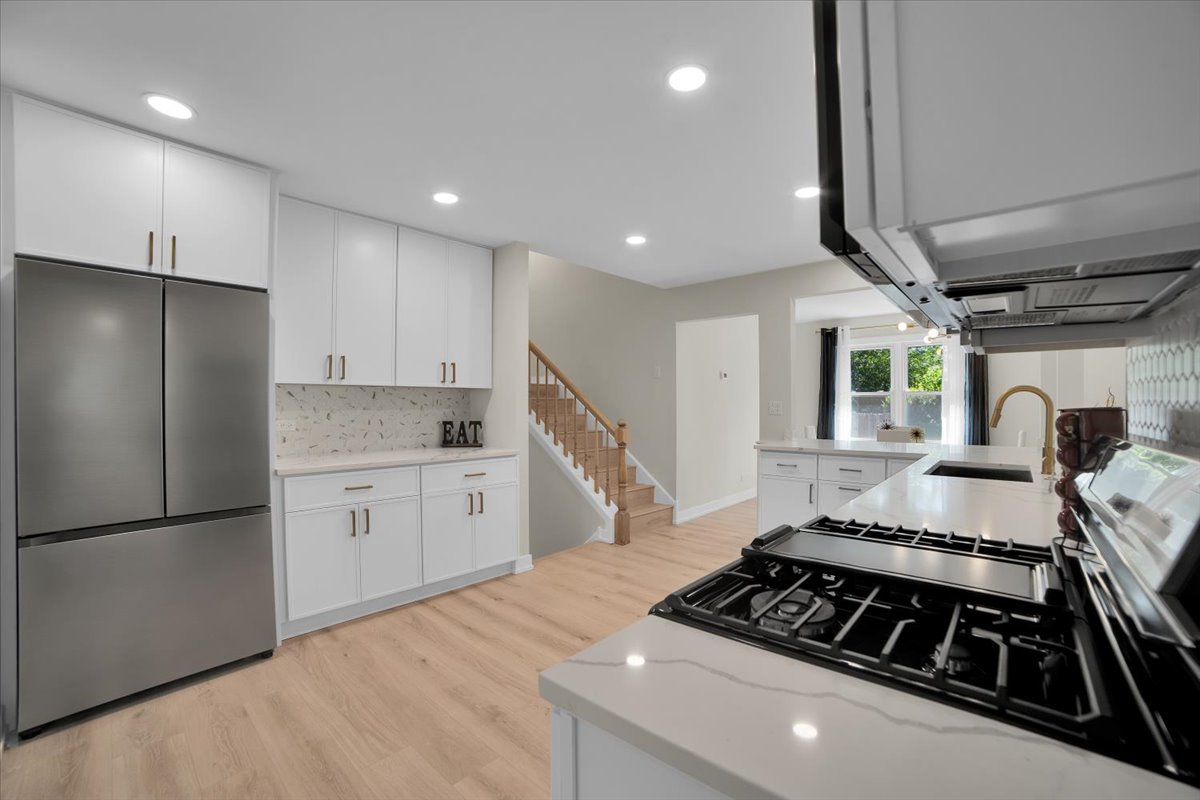 712 Stacie Court, Naperville, IL 60563