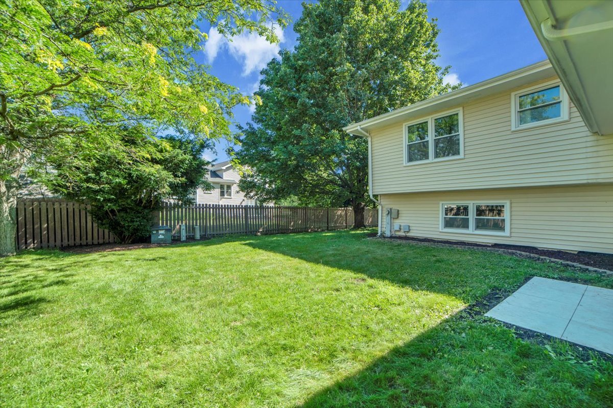 712 Stacie Court, Naperville, IL 60563