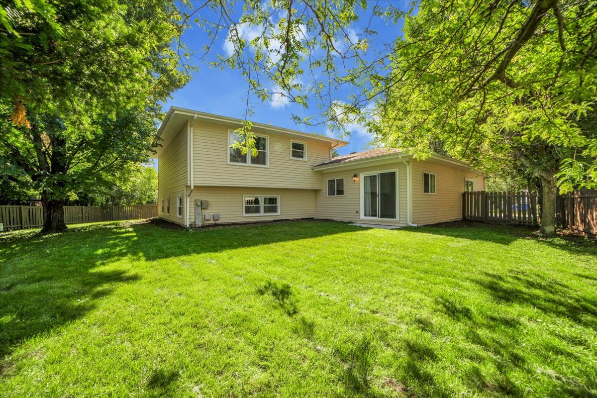 712 Stacie Court, Naperville, IL 60563
