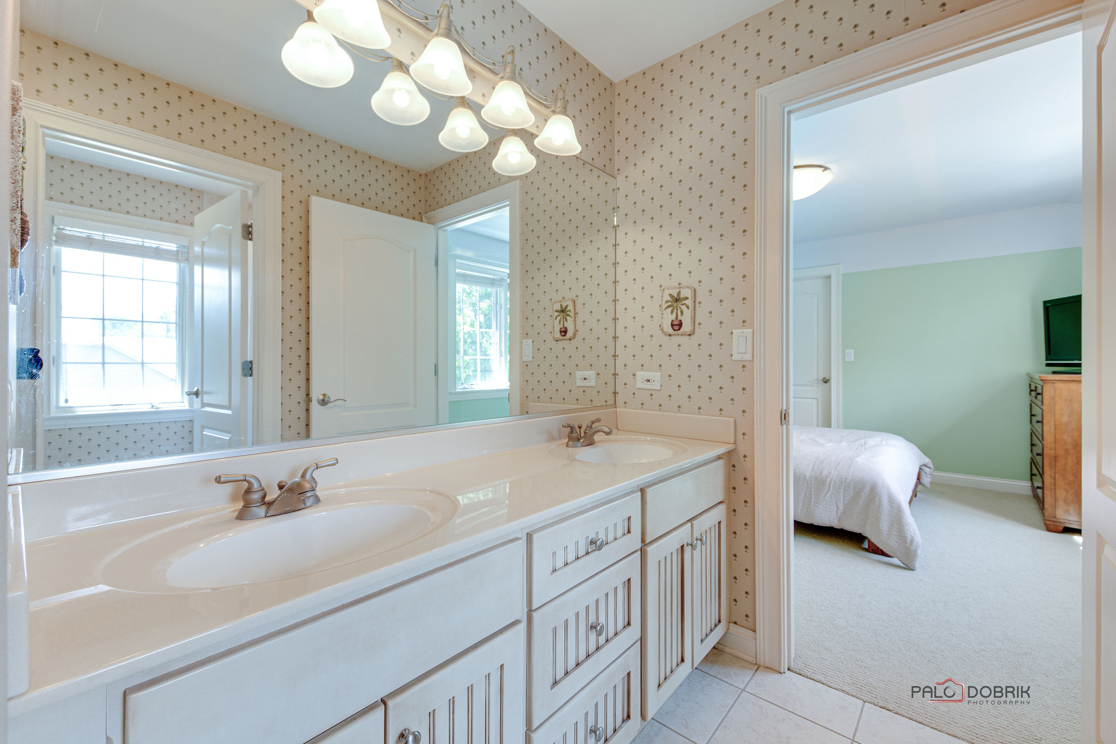 1304 Lingonberry Court, Libertyville, IL 60048