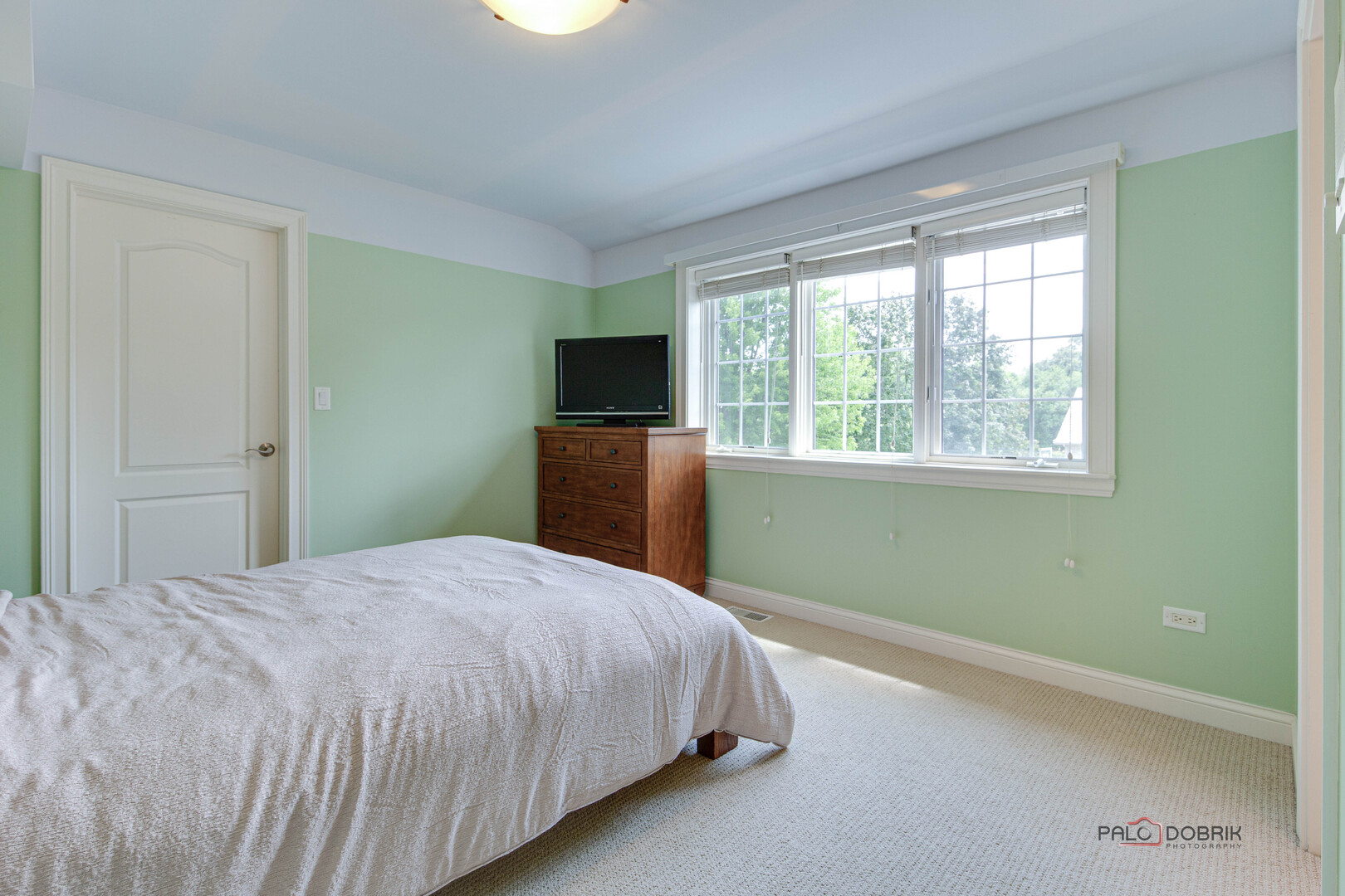1304 Lingonberry Court, Libertyville, IL 60048