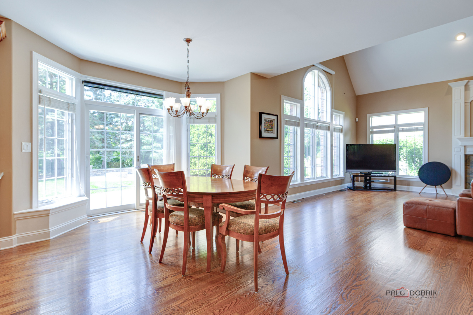 1304 Lingonberry Court, Libertyville, IL 60048