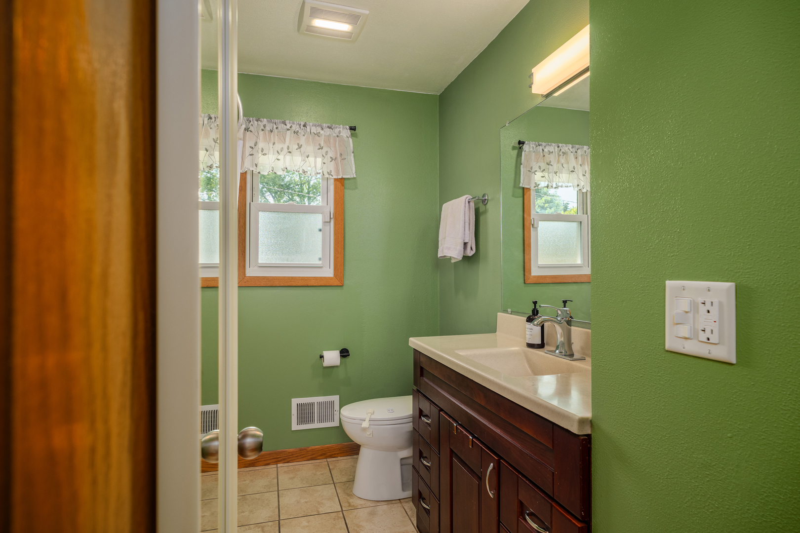 4609 Pershing Boulevard, Kenosha, WI 53144