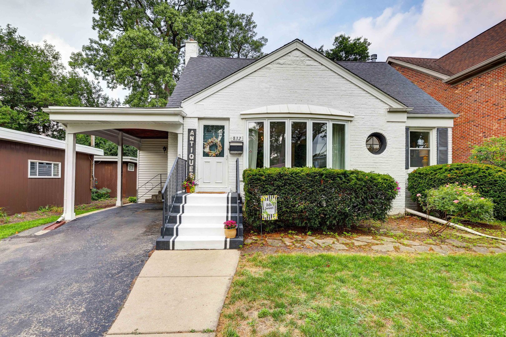 832 Sylviawood Avenue, Park Ridge, IL 60068