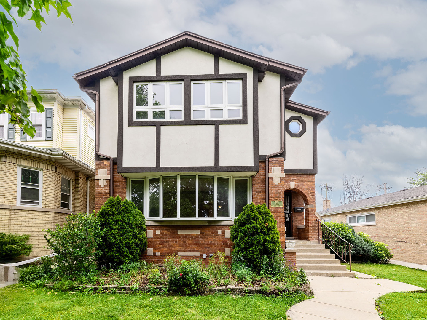 6527 N Onarga Avenue, Chicago, IL 60631