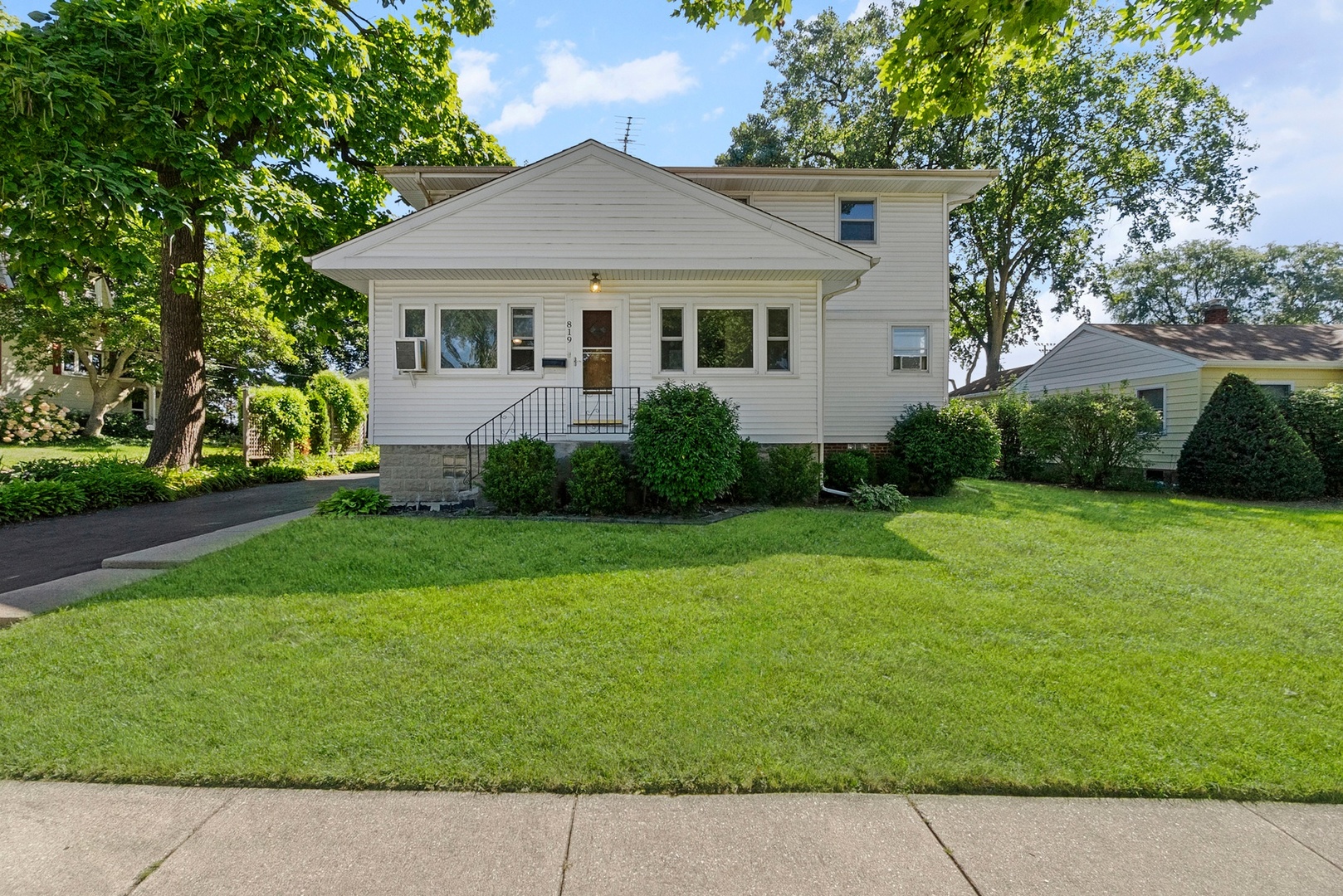 819 S Fairfield Avenue, Lombard, IL 60148