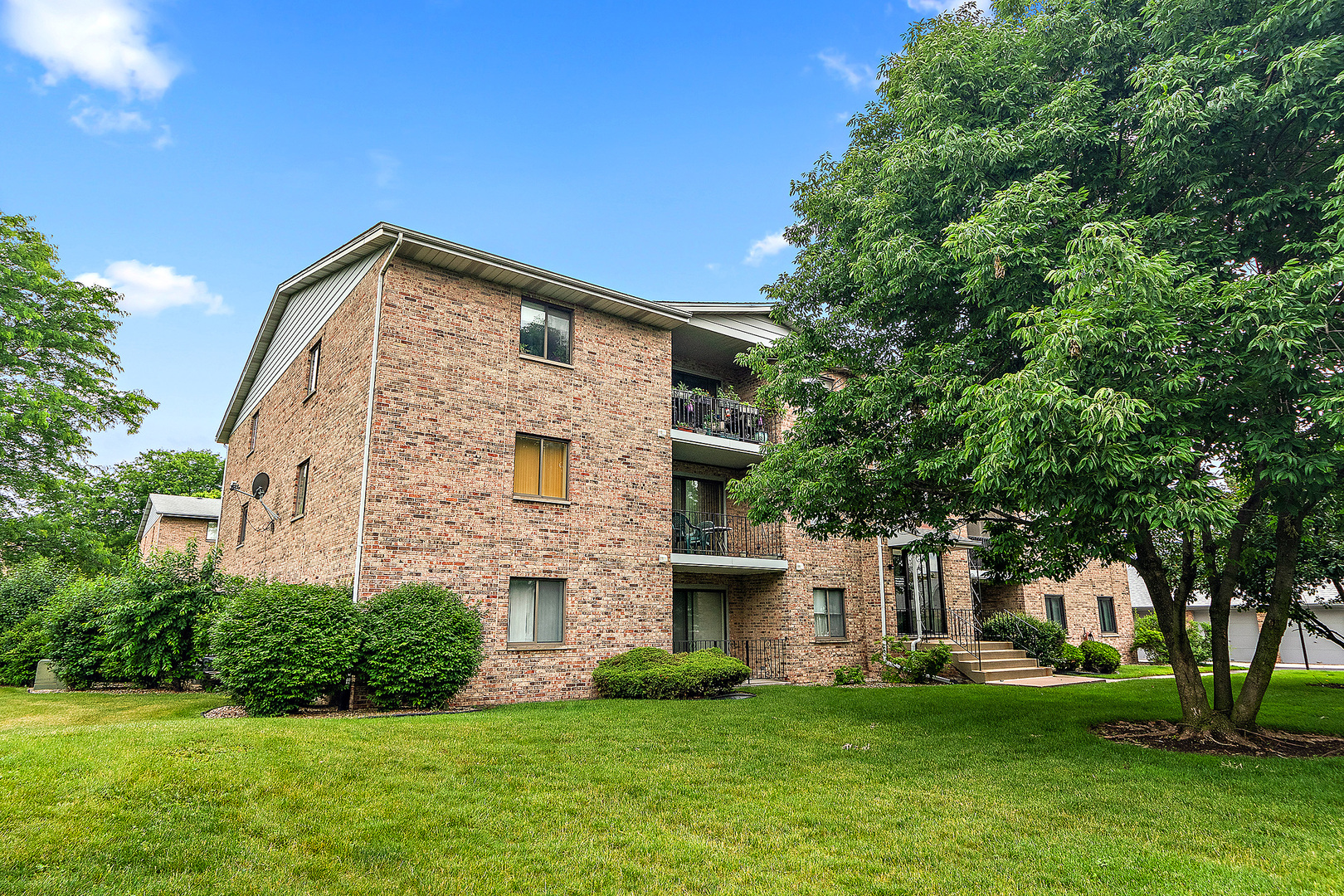 13248 W Circle Drive Parkway #407, Crestwood, IL 60418