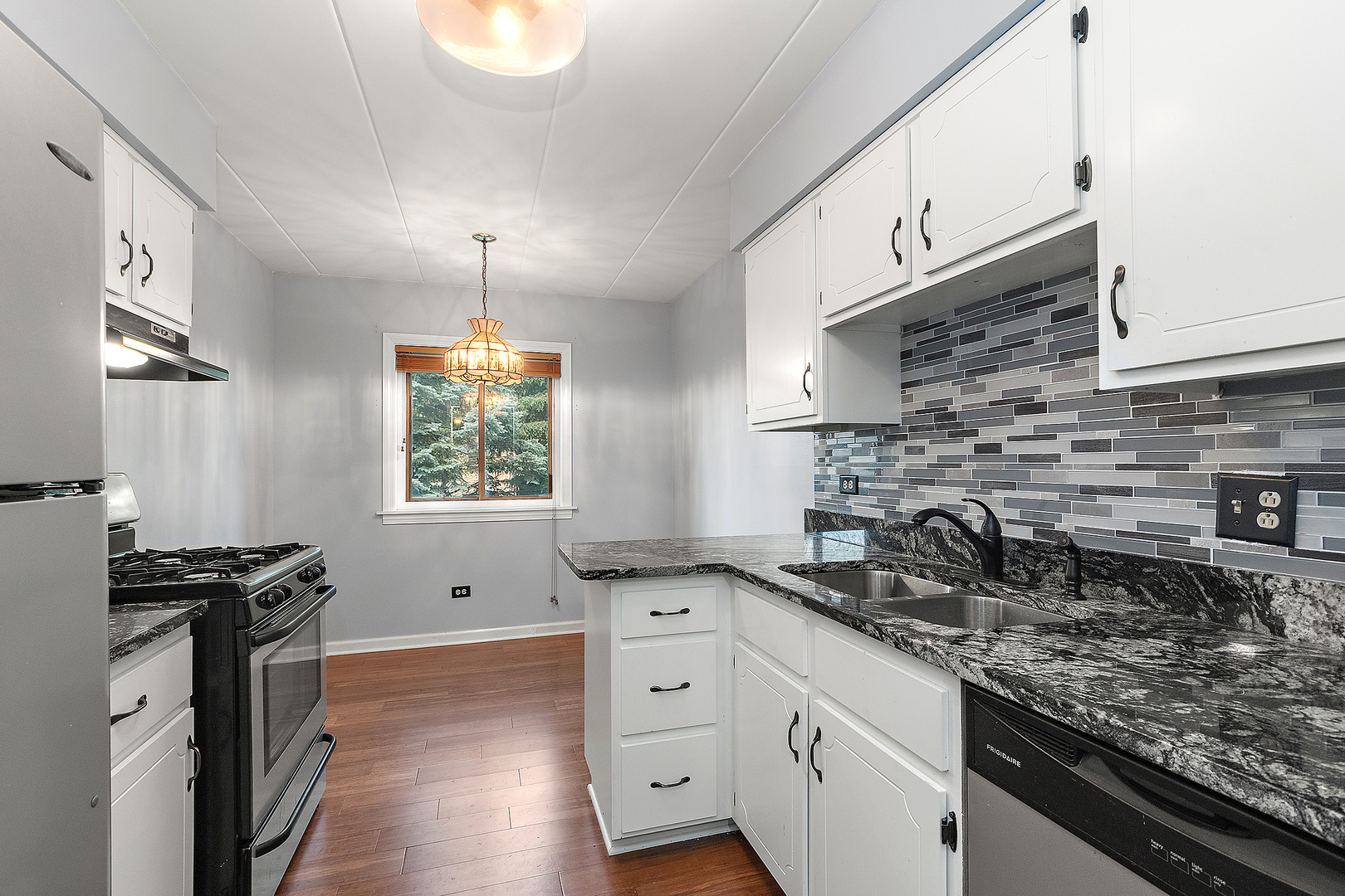 13248 W Circle Drive Parkway #407, Crestwood, IL 60418