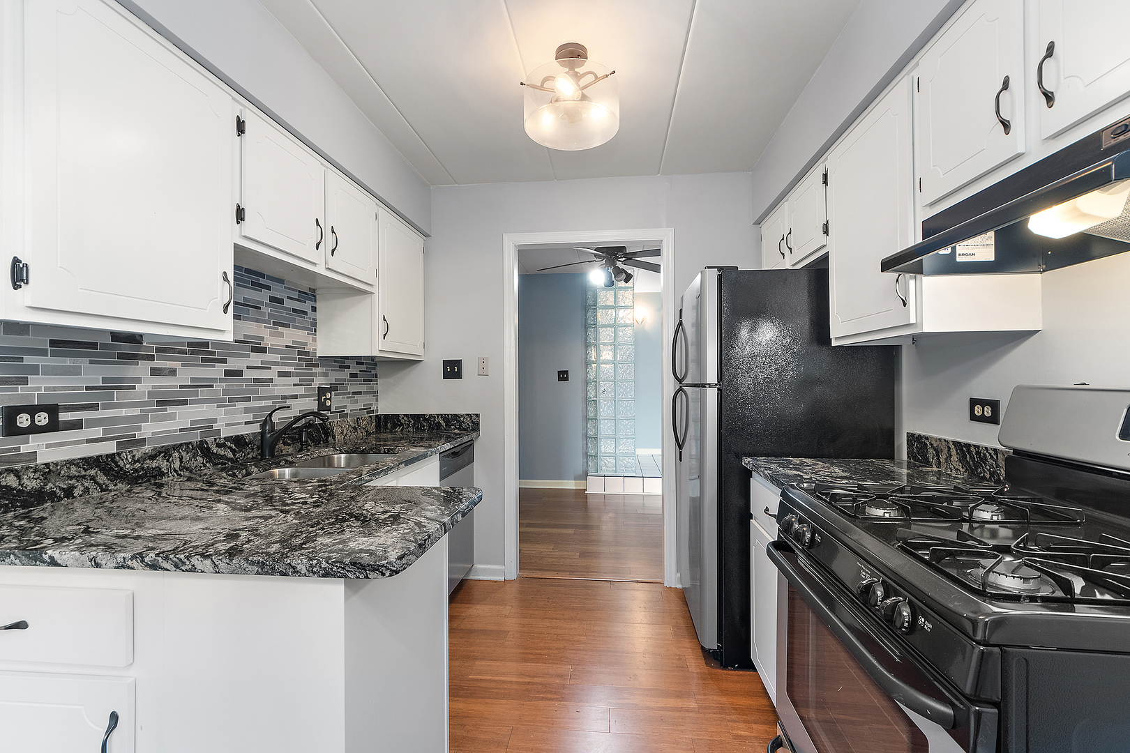 13248 W Circle Drive Parkway #407, Crestwood, IL 60418