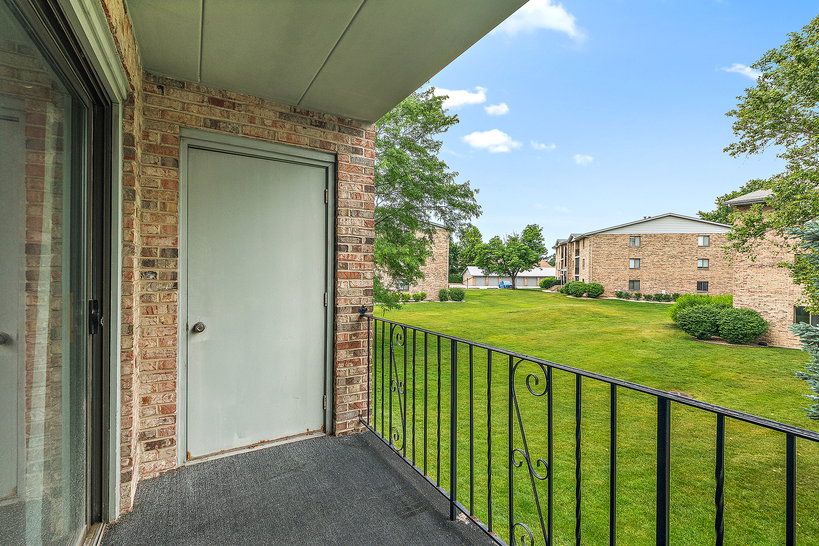 13248 W Circle Drive Parkway #407, Crestwood, IL 60418