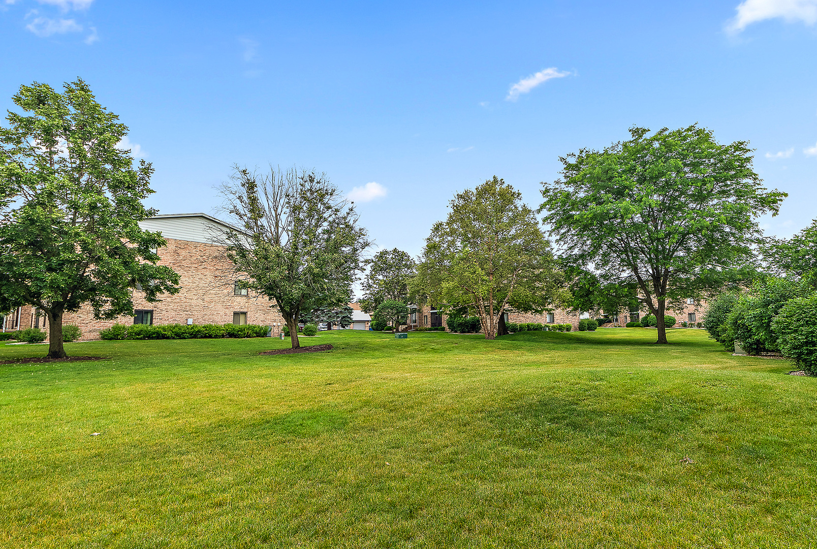 13248 W Circle Drive Parkway #407, Crestwood, IL 60418