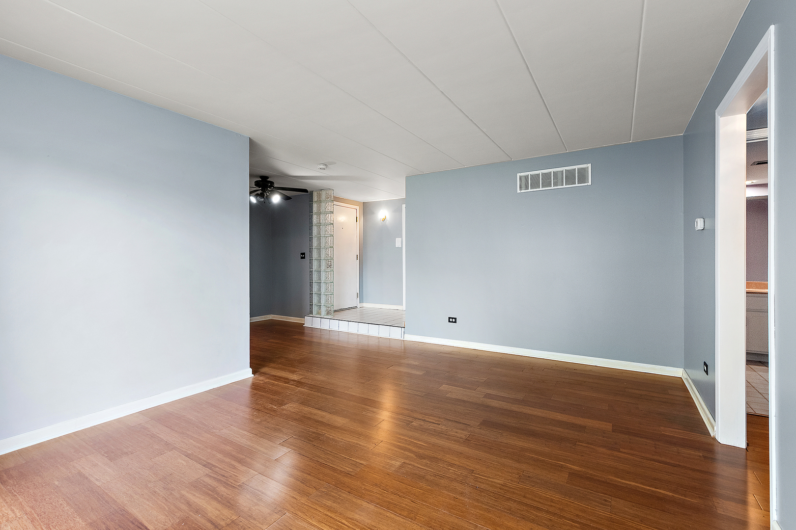 13248 W Circle Drive Parkway #407, Crestwood, IL 60418