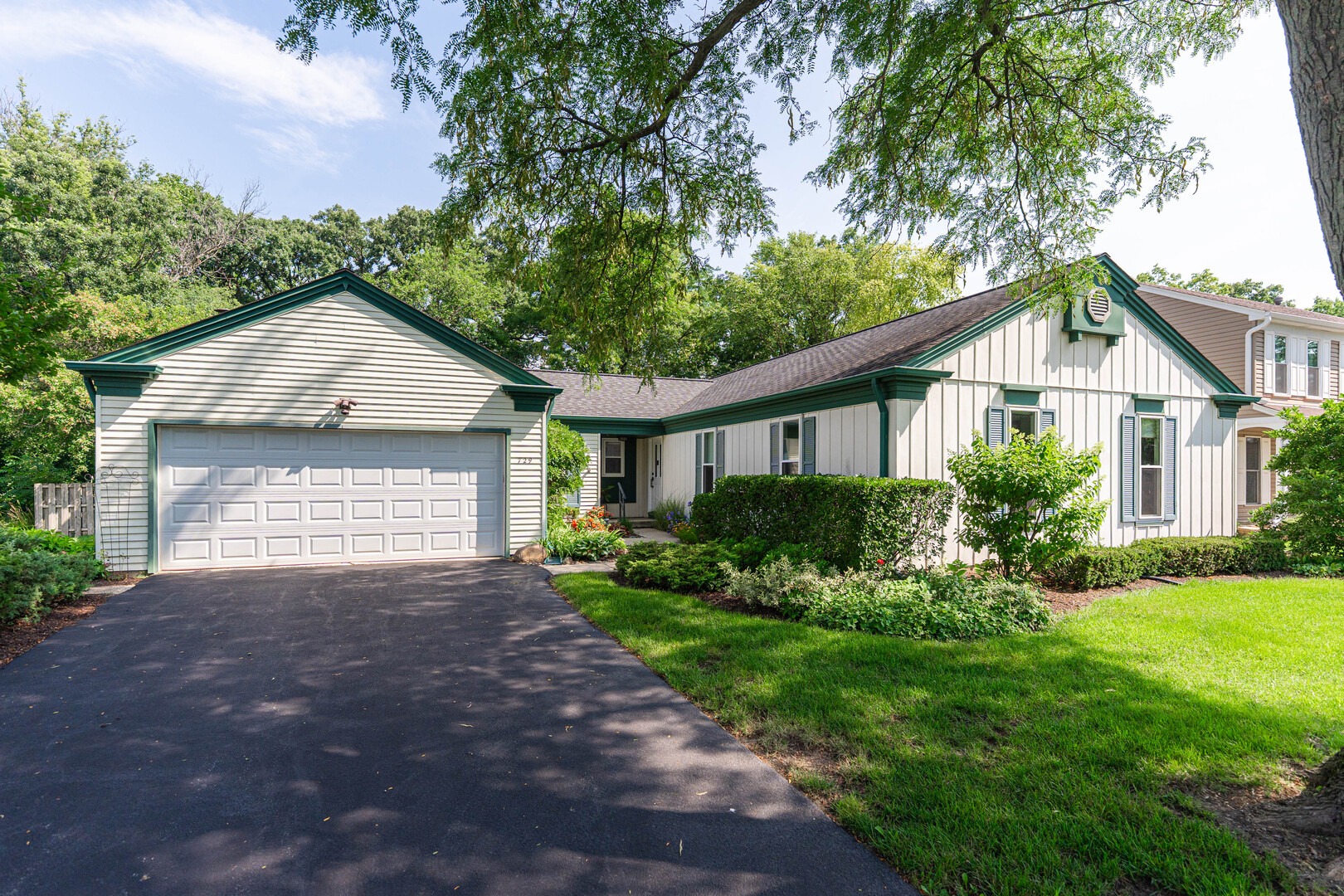 729 Hickory Lane, Carol Stream, IL 60188