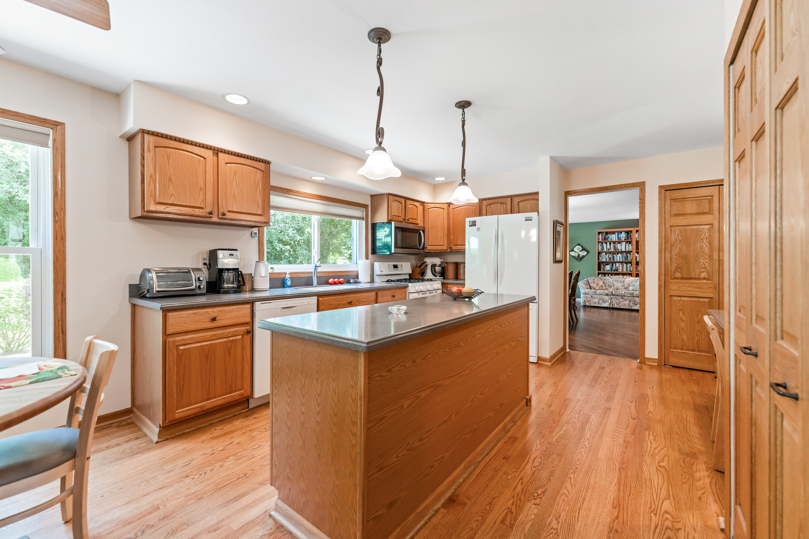 729 Hickory Lane, Carol Stream, IL 60188