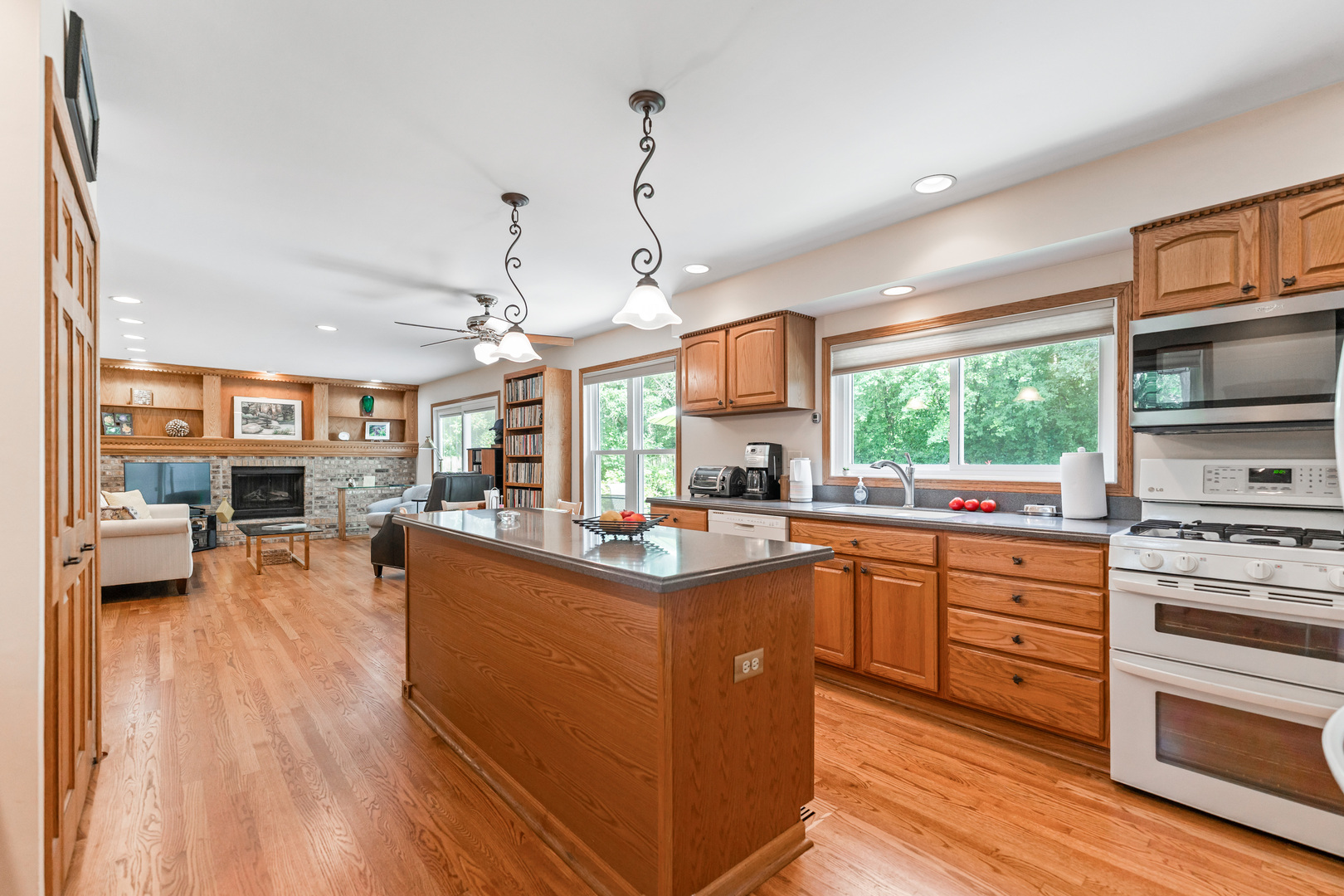 729 Hickory Lane, Carol Stream, IL 60188