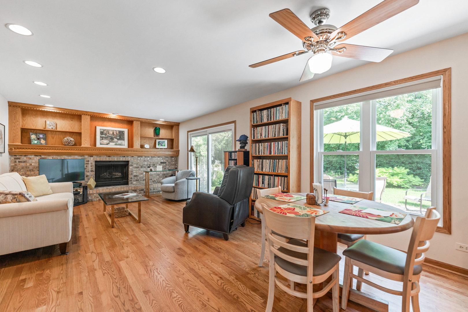 729 Hickory Lane, Carol Stream, IL 60188