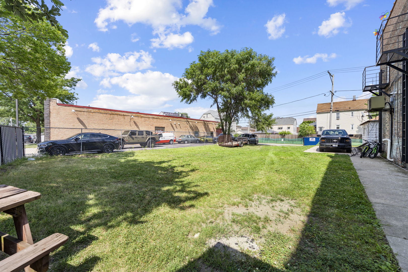 6021 S Archer Road, Summit, IL 60501