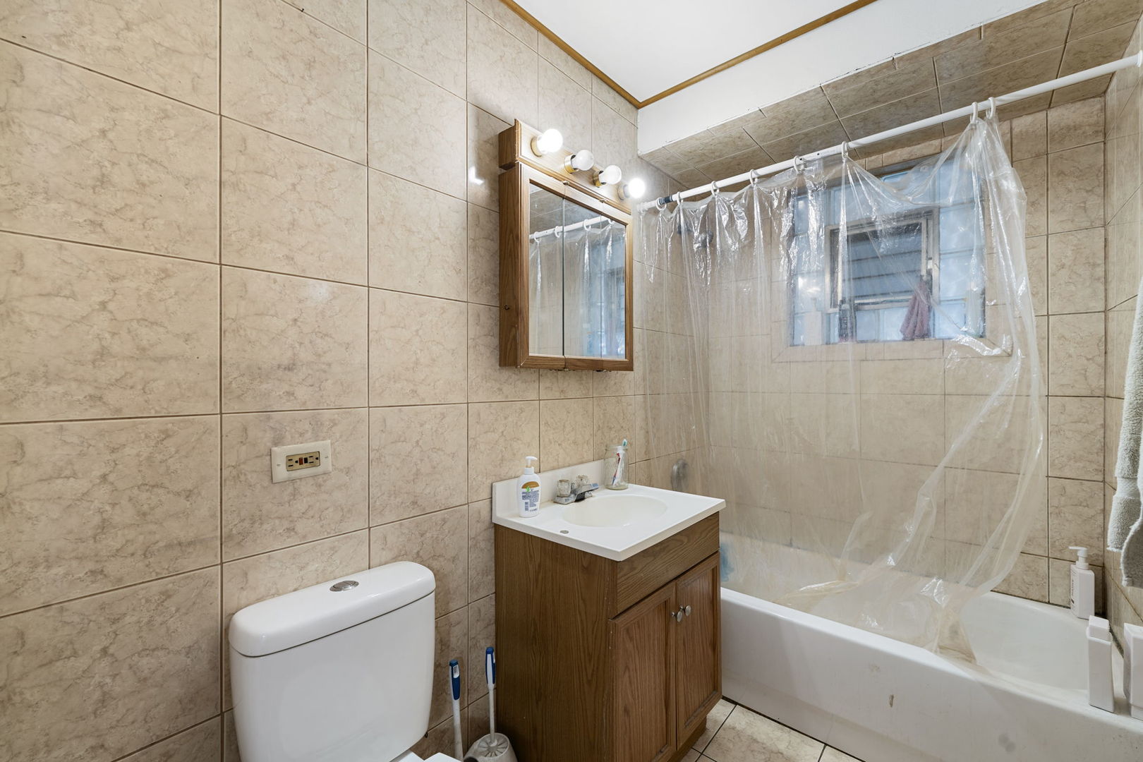 6021 S Archer Road, Summit, IL 60501