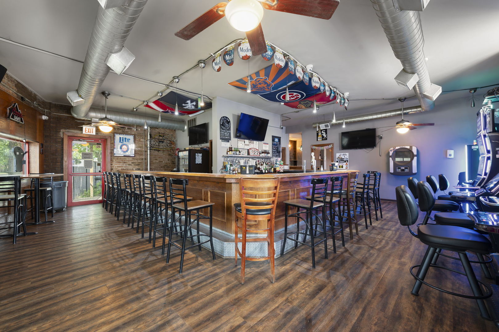 6021 S Archer Road, Summit, IL 60501