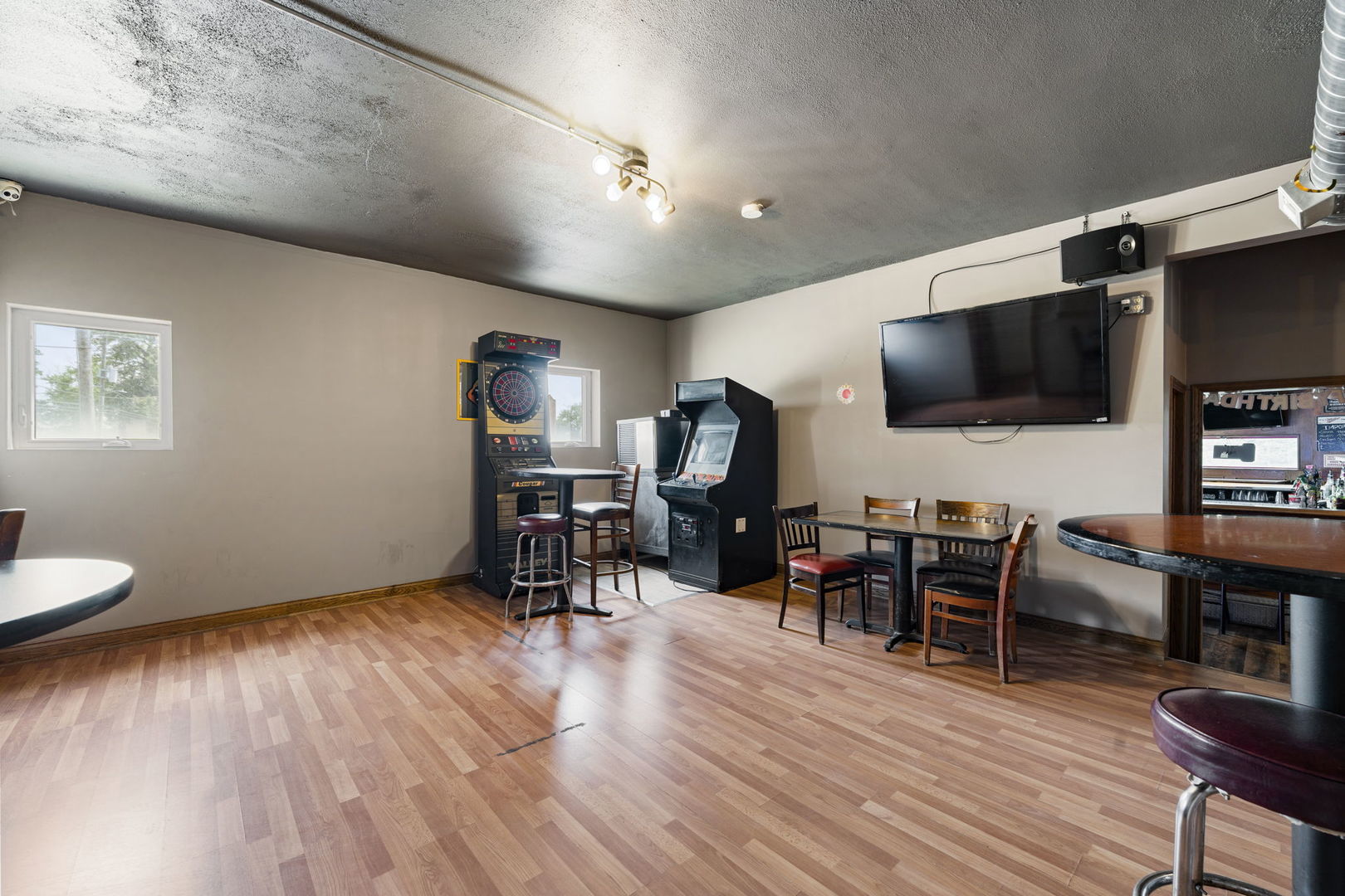 6021 S Archer Road, Summit, IL 60501