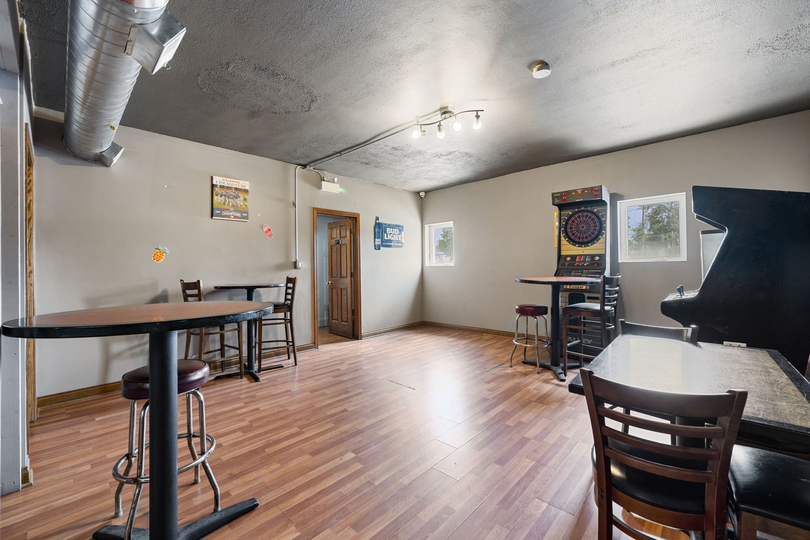 6021 S Archer Road, Summit, IL 60501