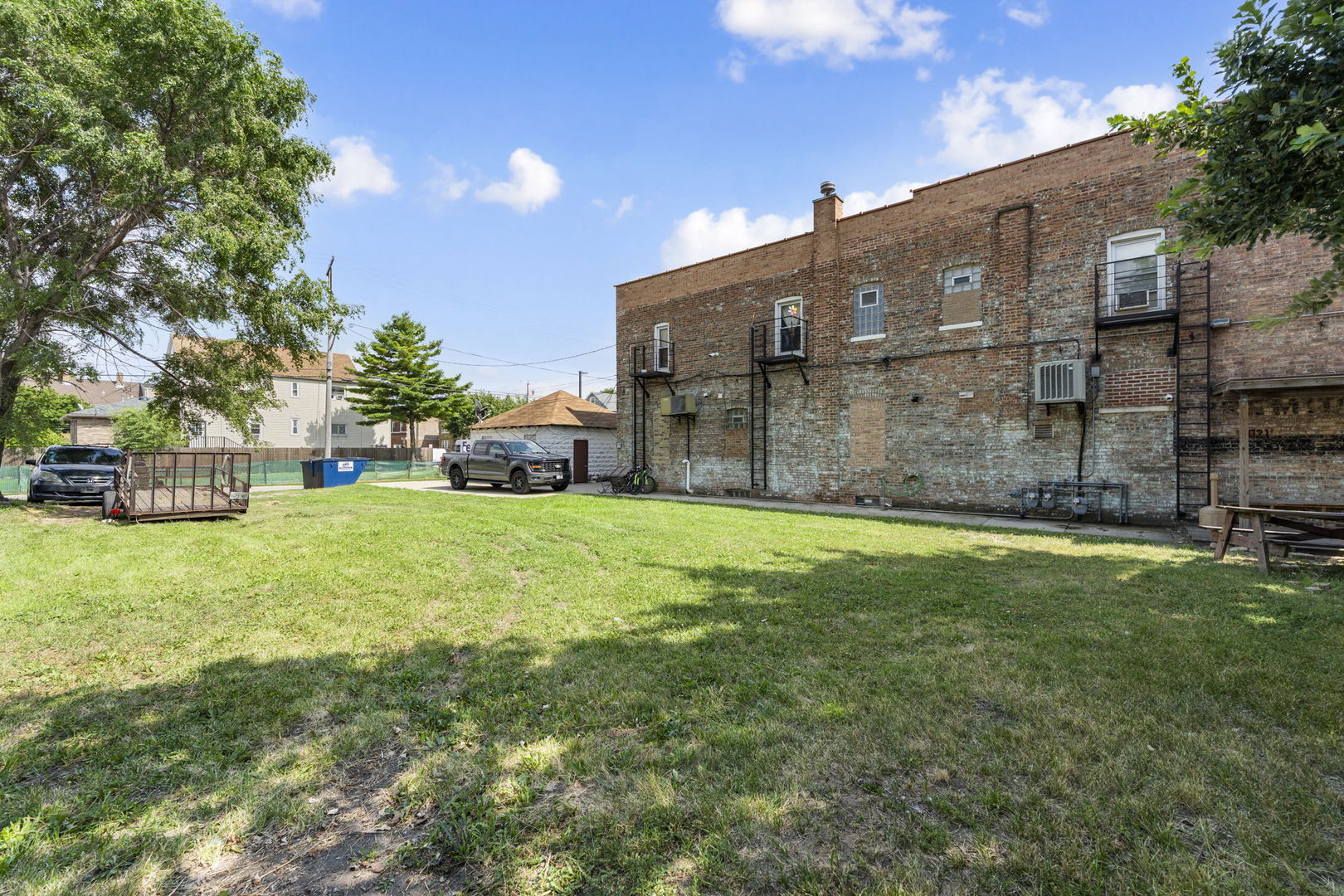 6021 S Archer Road, Summit, IL 60501
