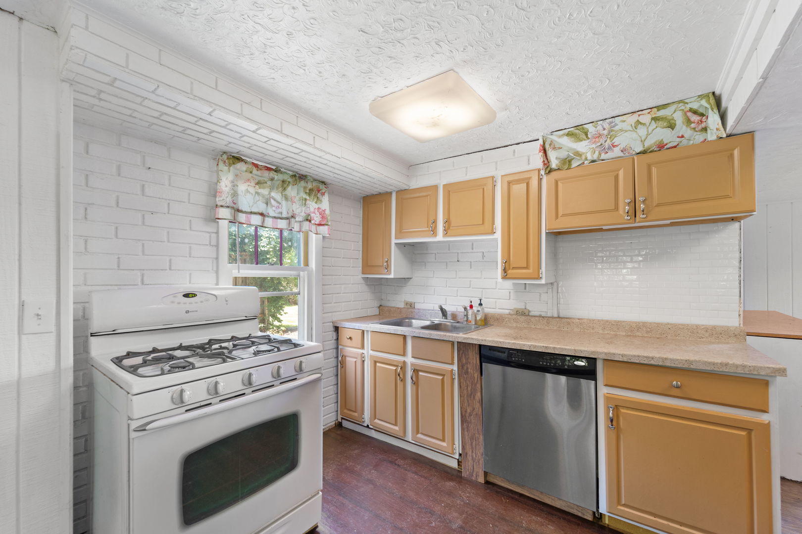 430 Elm Court, Twin Lakes, WI 53181