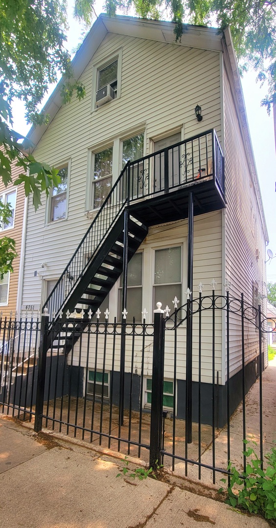4751 S Hoyne Avenue, Chicago, IL 60609