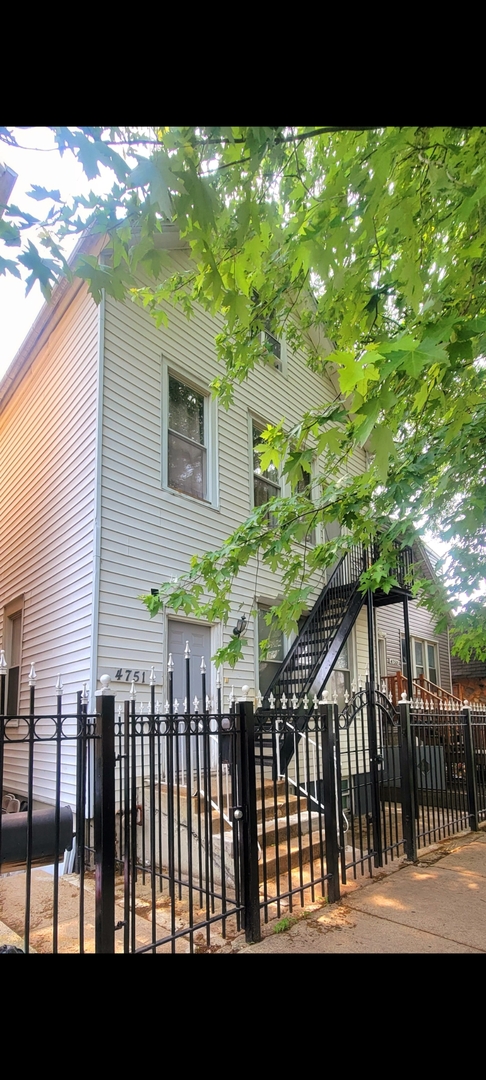4751 S Hoyne Avenue, Chicago, IL 60609