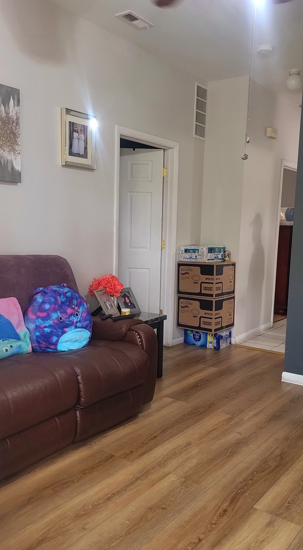 4751 S Hoyne Avenue, Chicago, IL 60609