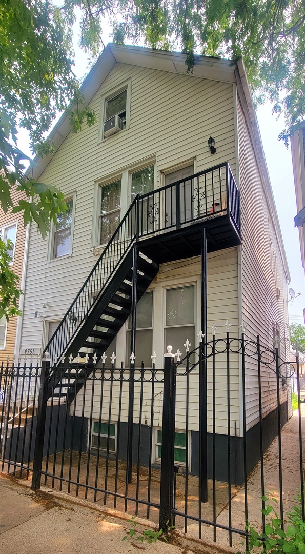 4751 S Hoyne Avenue, Chicago, IL 60609