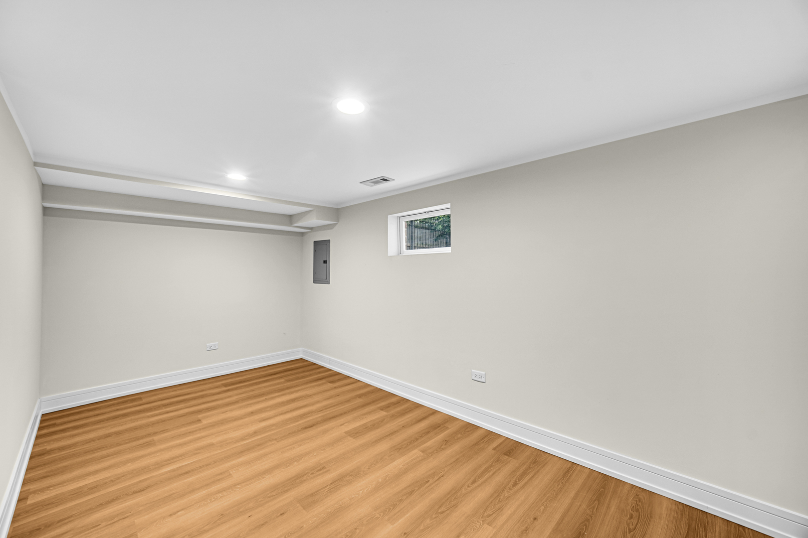 55 E 75th Street, Chicago, IL 60619