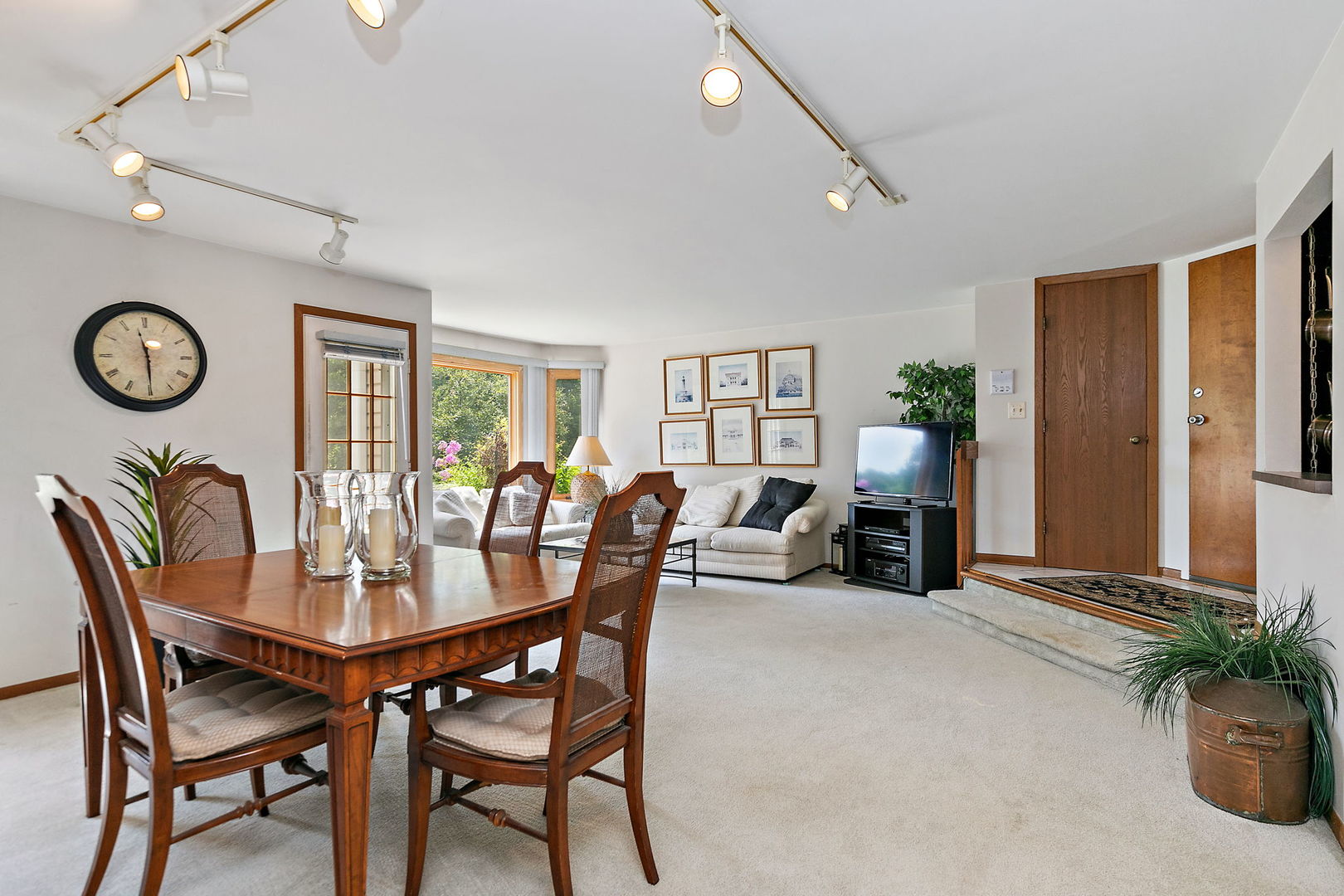 1812 Fox Run Drive #A, Elk Grove Village, IL 60007