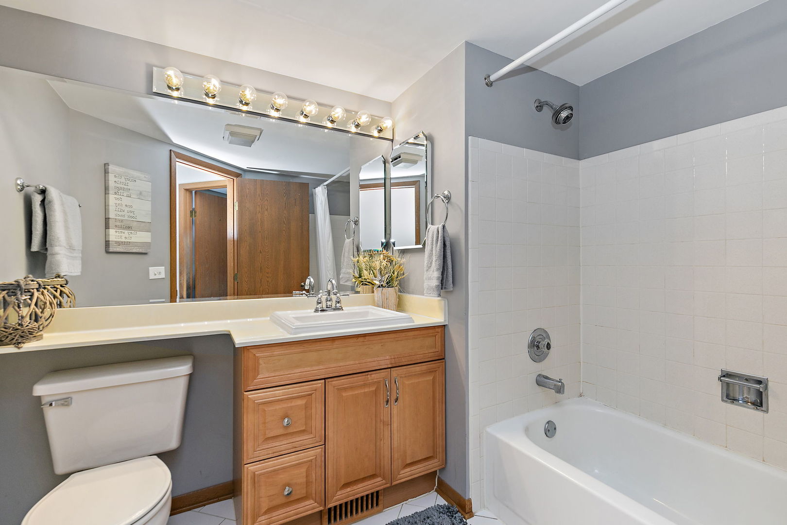 1812 Fox Run Drive #A, Elk Grove Village, IL 60007