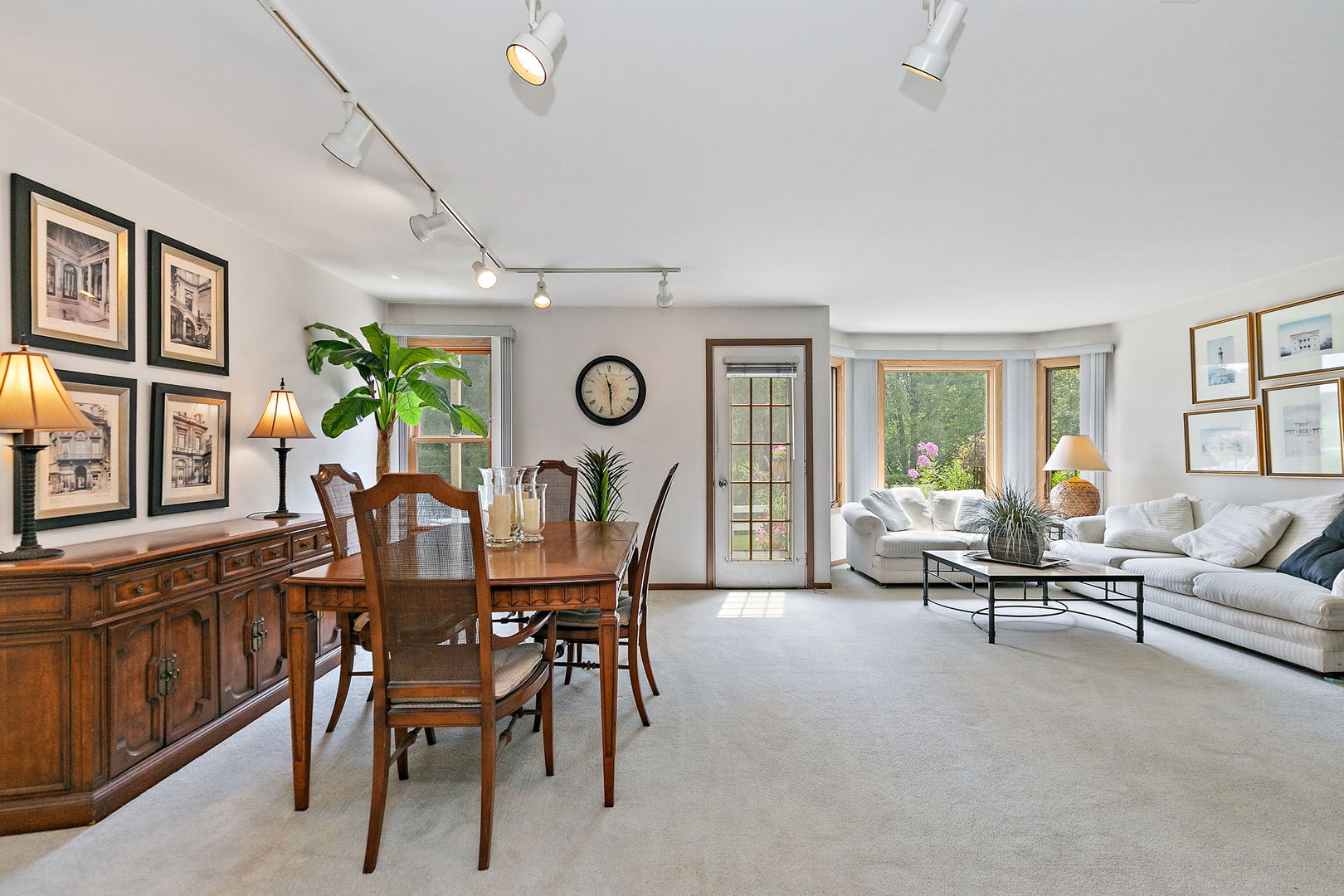 1812 Fox Run Drive #A, Elk Grove Village, IL 60007
