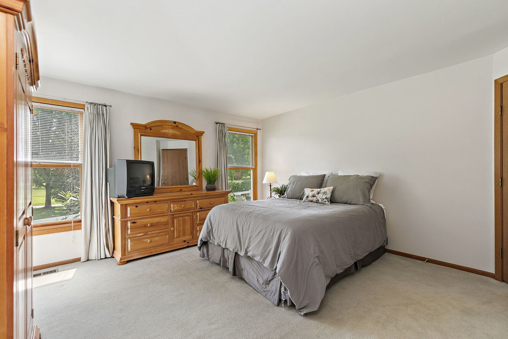 1812 Fox Run Drive #A, Elk Grove Village, IL 60007