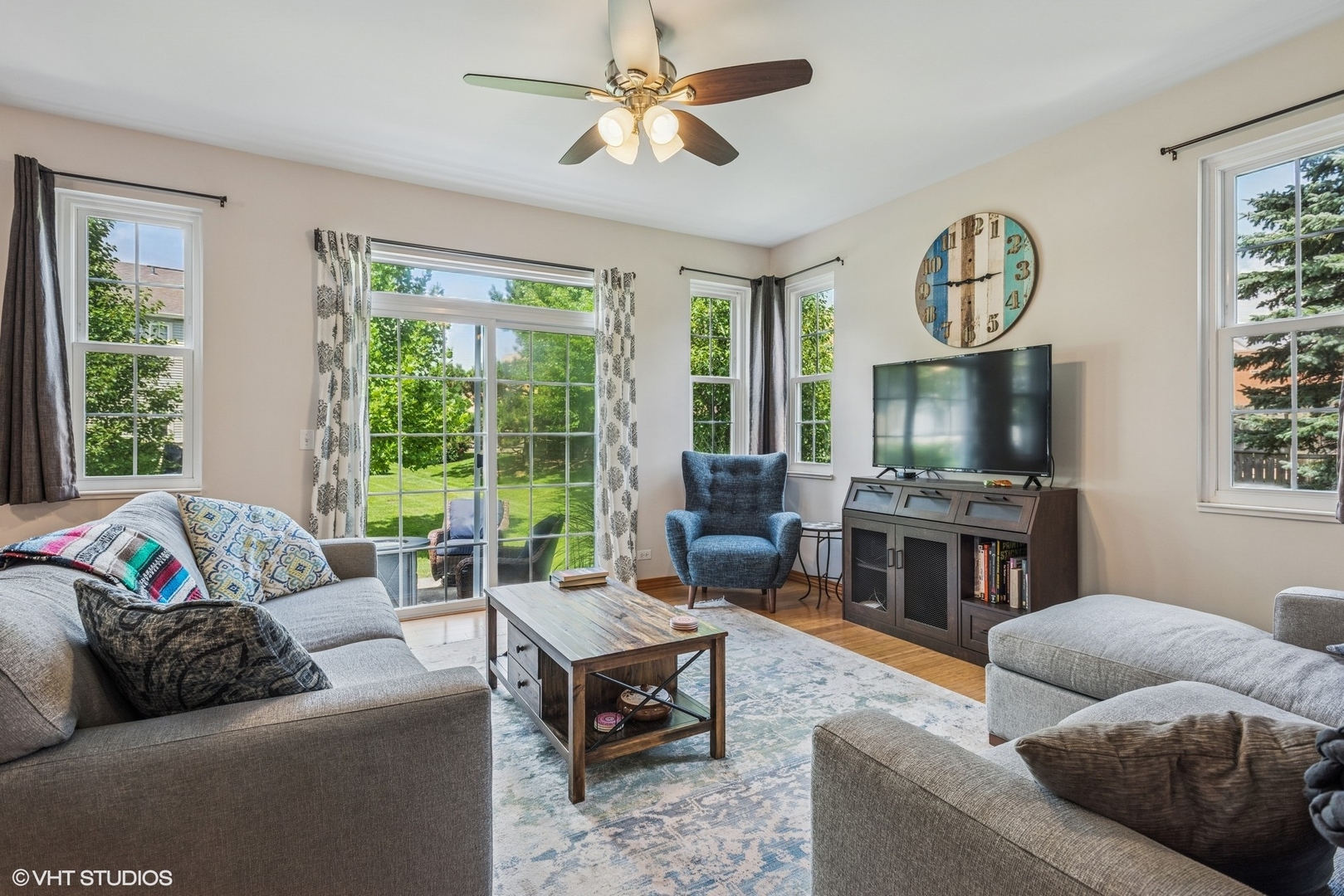 313 Robin Glen Lane, South Elgin, IL 60177