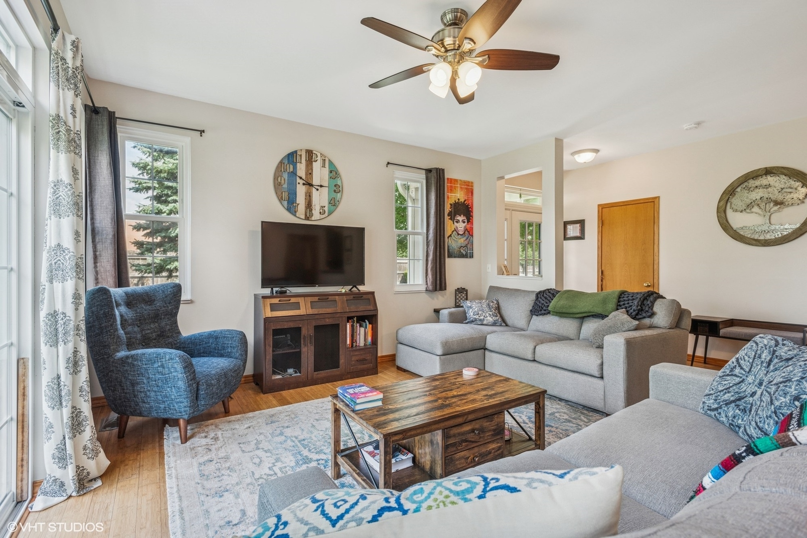 313 Robin Glen Lane, South Elgin, IL 60177