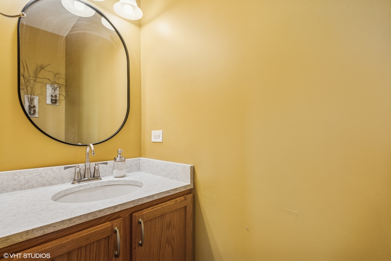313 Robin Glen Lane, South Elgin, IL 60177