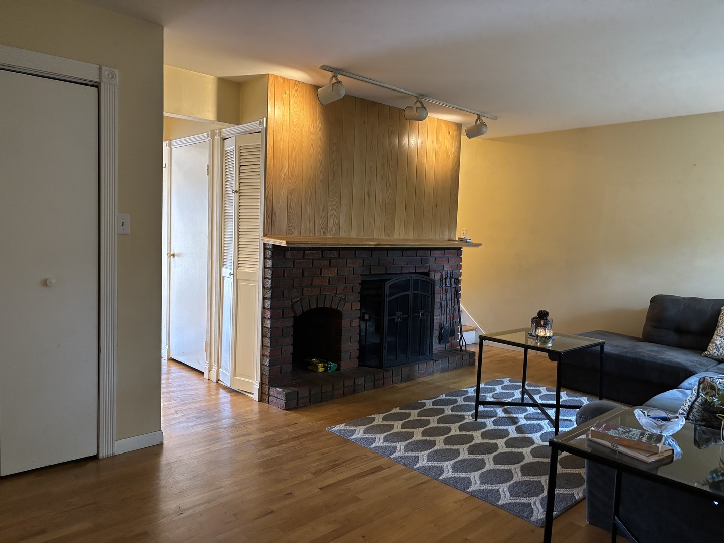 18W168 Standish Lane, Villa Park, IL 60181