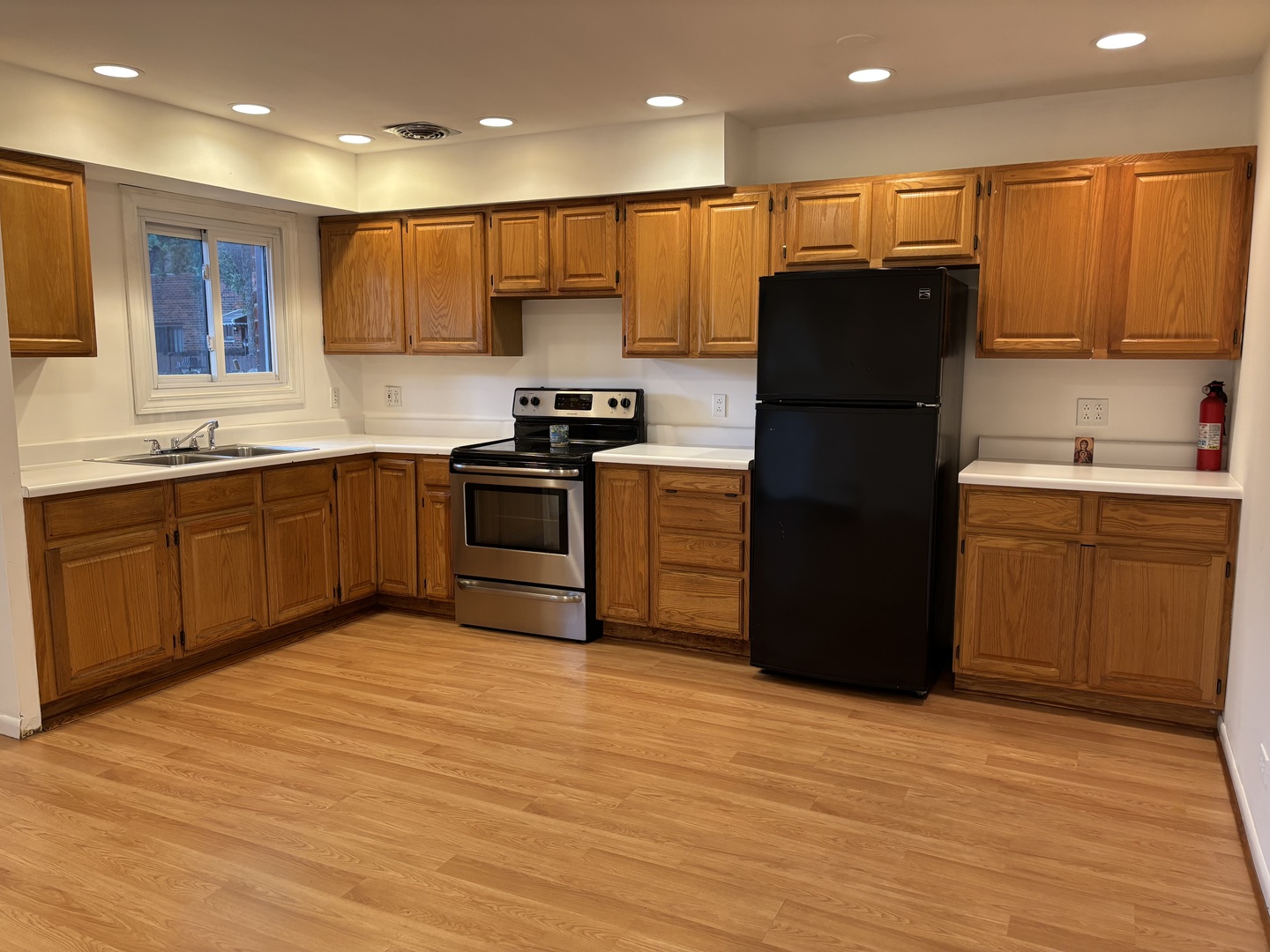 18W168 Standish Lane, Villa Park, IL 60181