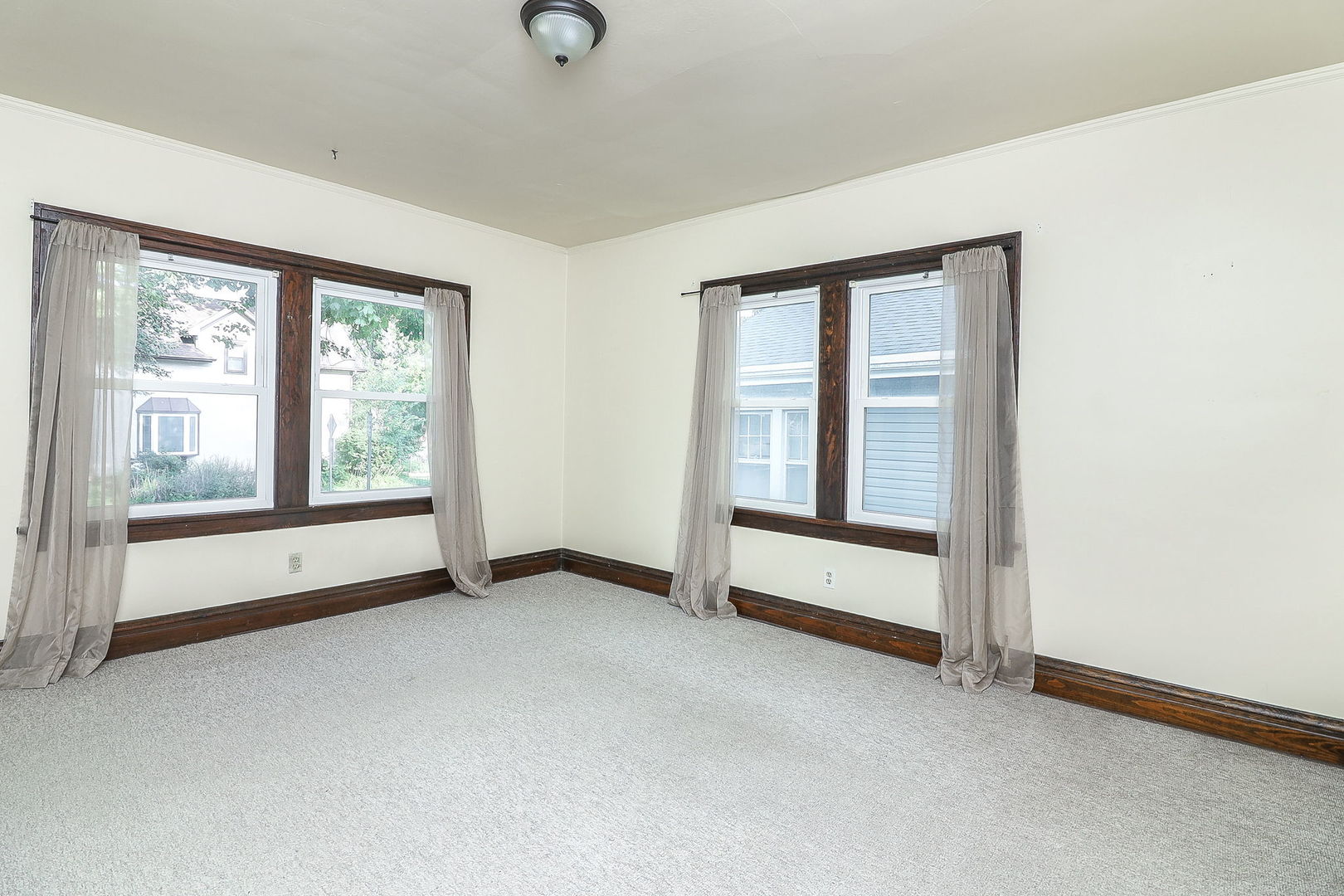4952 Linscott Avenue, Downers Grove, IL 60515