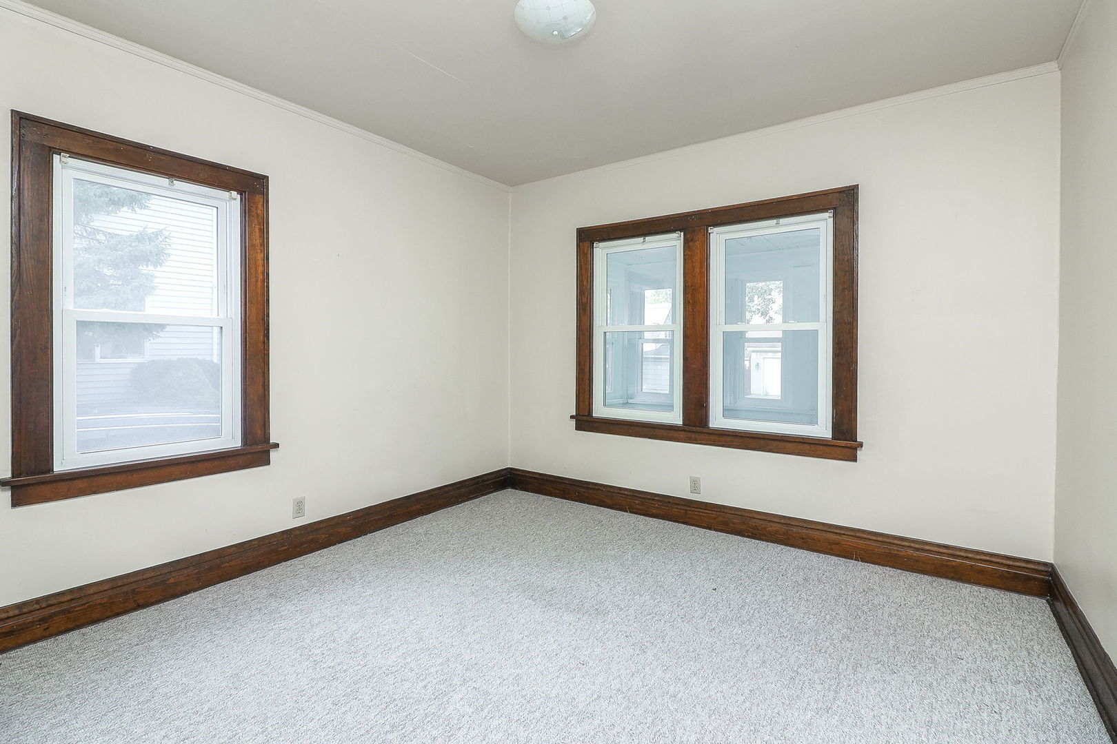 4952 Linscott Avenue, Downers Grove, IL 60515