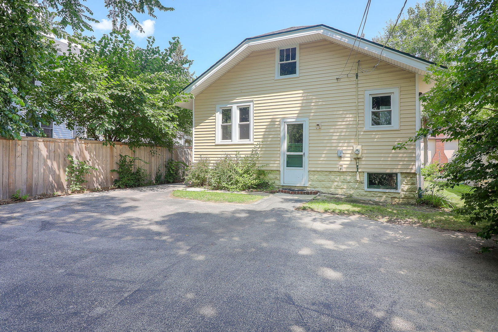 4952 Linscott Avenue, Downers Grove, IL 60515