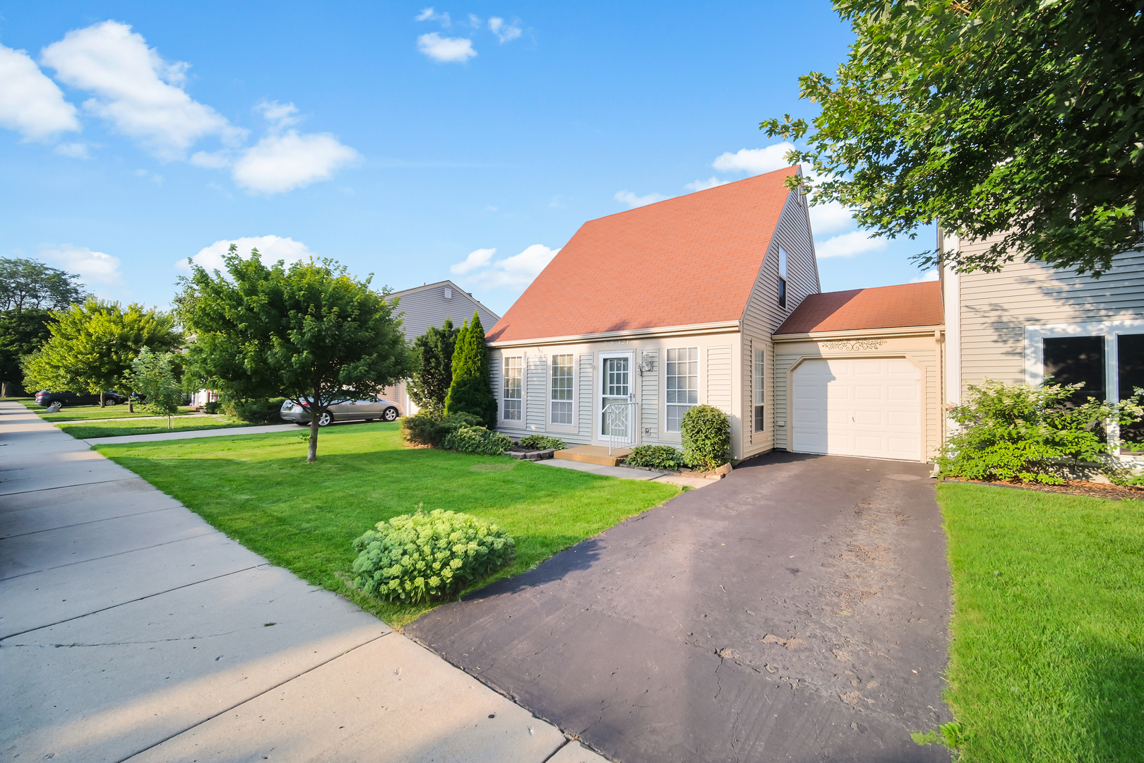 3S121 Briarwood Drive, Warrenville, IL 60555