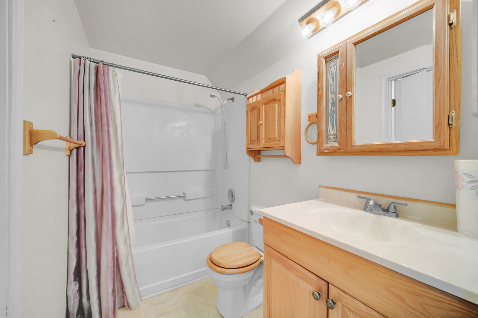 3S121 Briarwood Drive, Warrenville, IL 60555