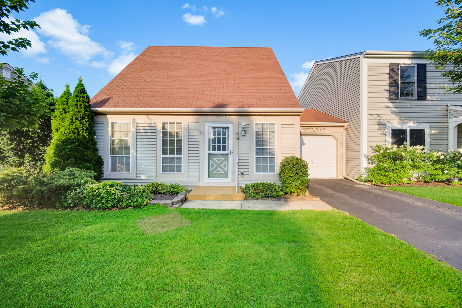 3S121 Briarwood Drive, Warrenville, IL 60555