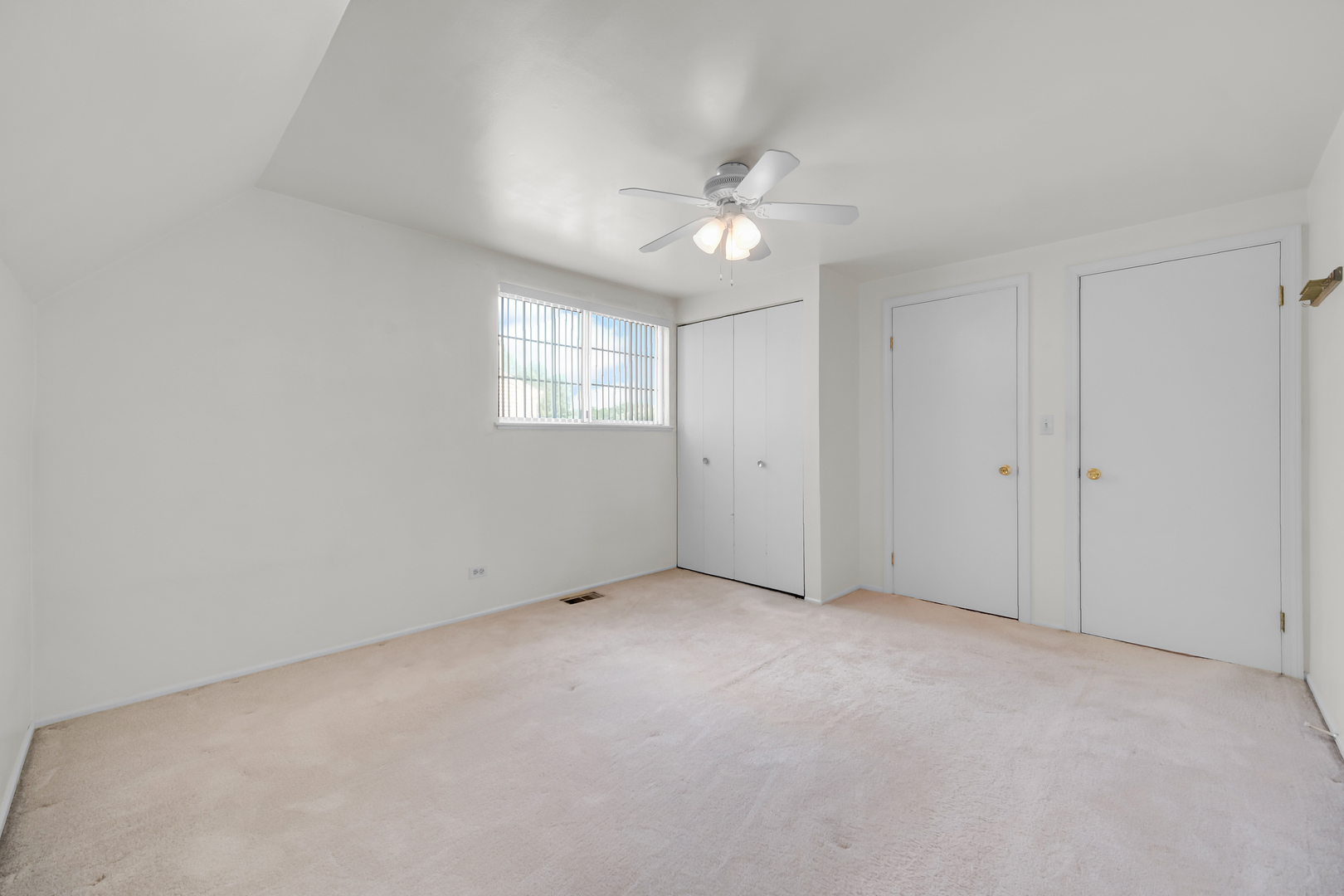 3S121 Briarwood Drive, Warrenville, IL 60555
