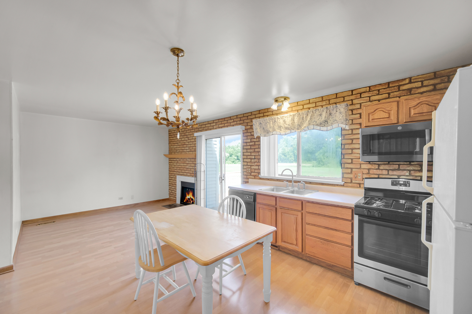 3S121 Briarwood Drive, Warrenville, IL 60555