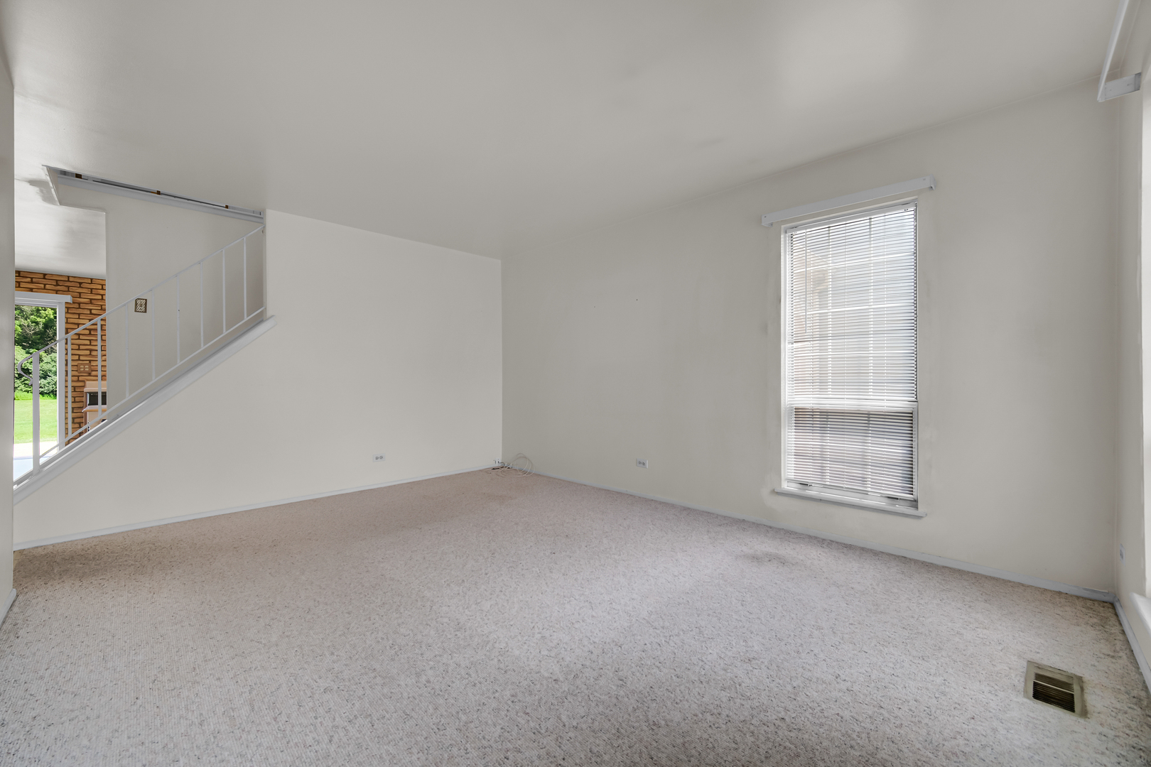 3S121 Briarwood Drive, Warrenville, IL 60555